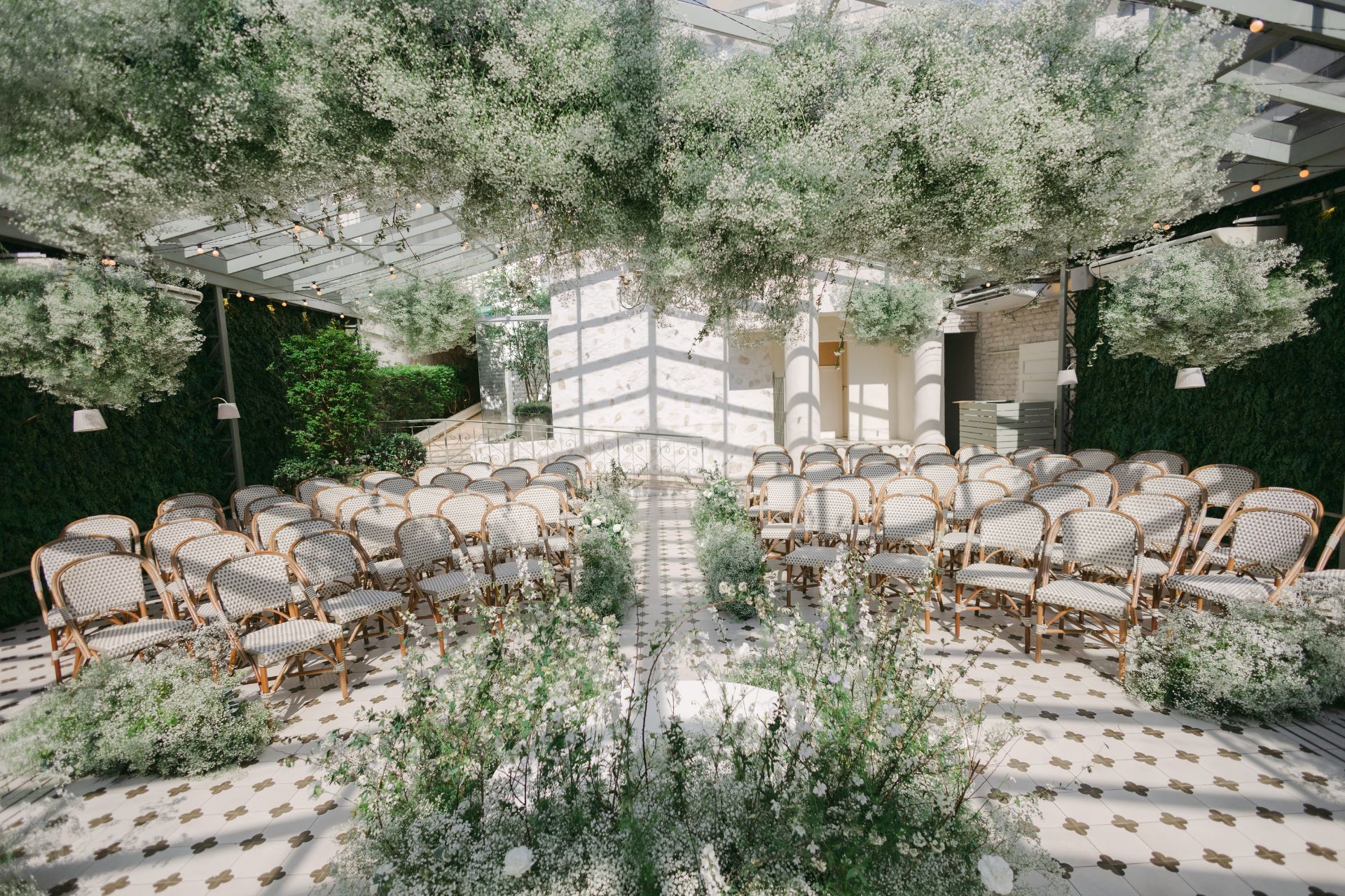 Editorial White Symphony